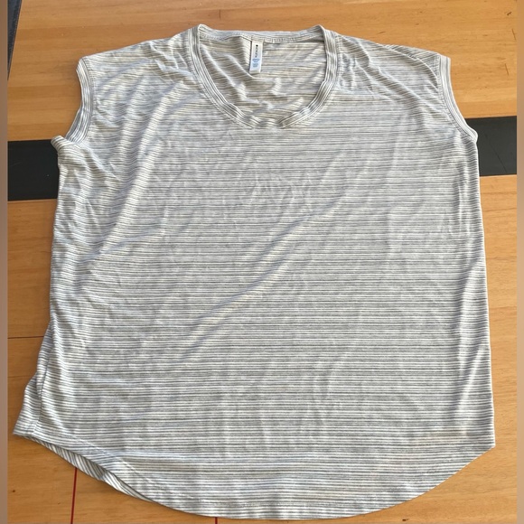Athleta Striped Cloudlight Stratus T - large tall - Picture 3 of 5